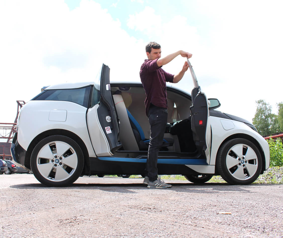This picture was taken in the conception phase. A BMWi3 was used therefor as a test vehicle to examine autonomous driving in an 1:1 Mock-Up.