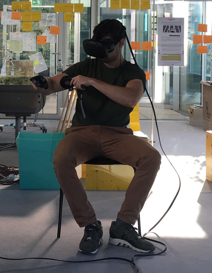 This picture shows the use of the sketching program Tilt-Brush with the HTC Vive.