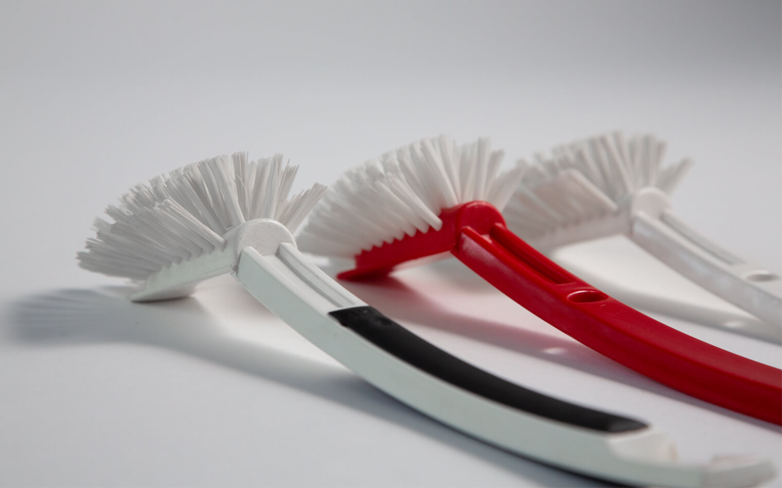 In this picture you can see the underside of the handle of the dishwashing brush.